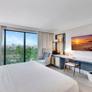 Zimmer mit Zugang für Rollstuhlfahrer mit Kingsize-Bett